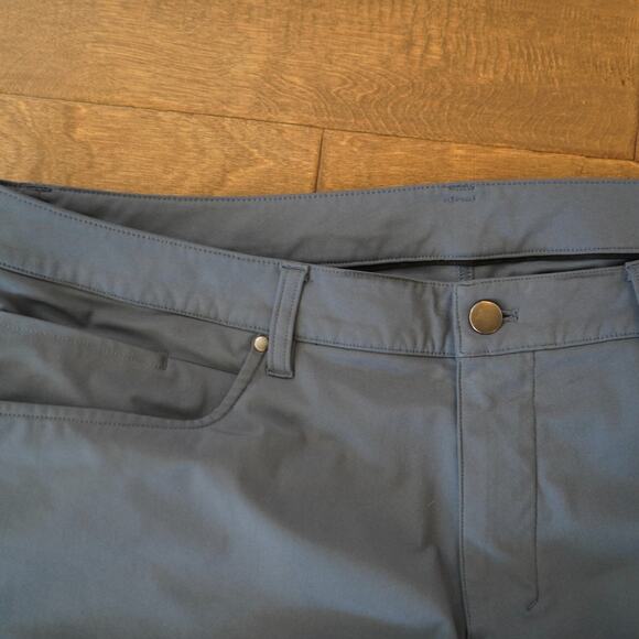 Lululemon ABC‎ Pants Men’s Size 38 Warpstreme Blue Classic Fit Golf Performance - Picture 3 of 9